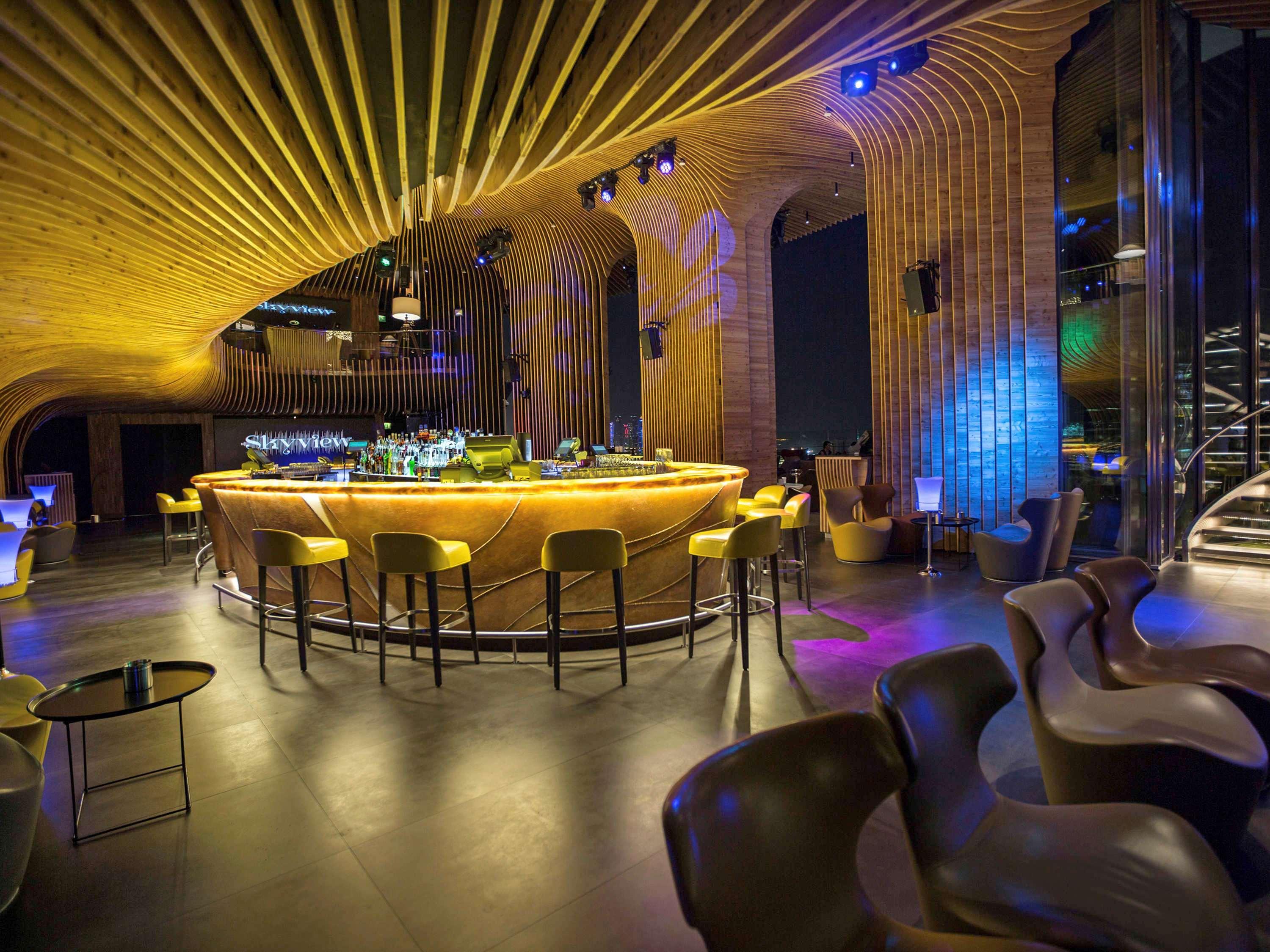 La Cigale Hotel Managed By Accor Doha Buitenkant foto The bar at the nightclub