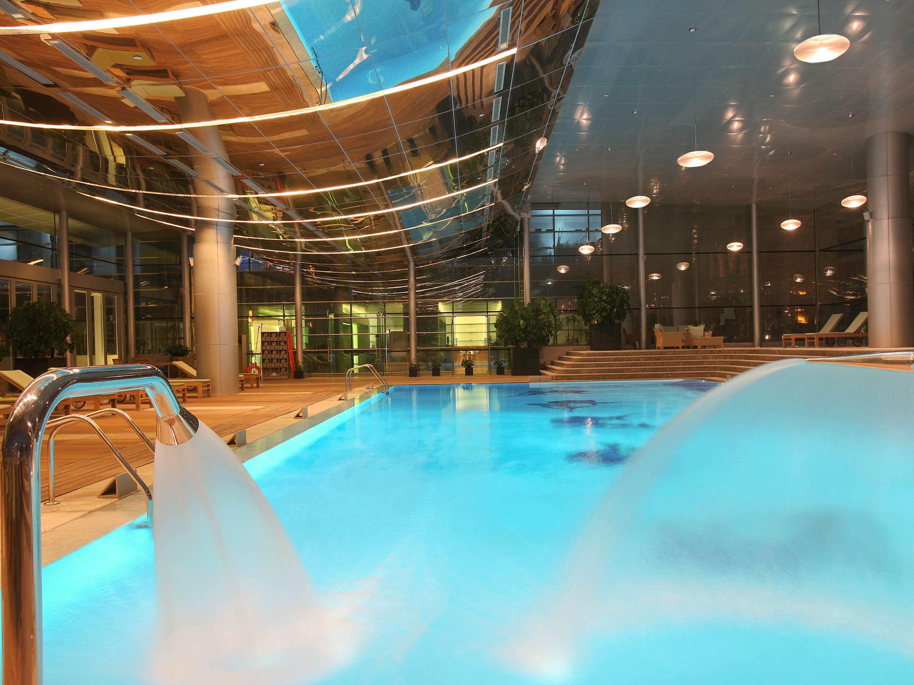 La Cigale Hotel Managed By Accor Doha Buitenkant foto The swimming pool