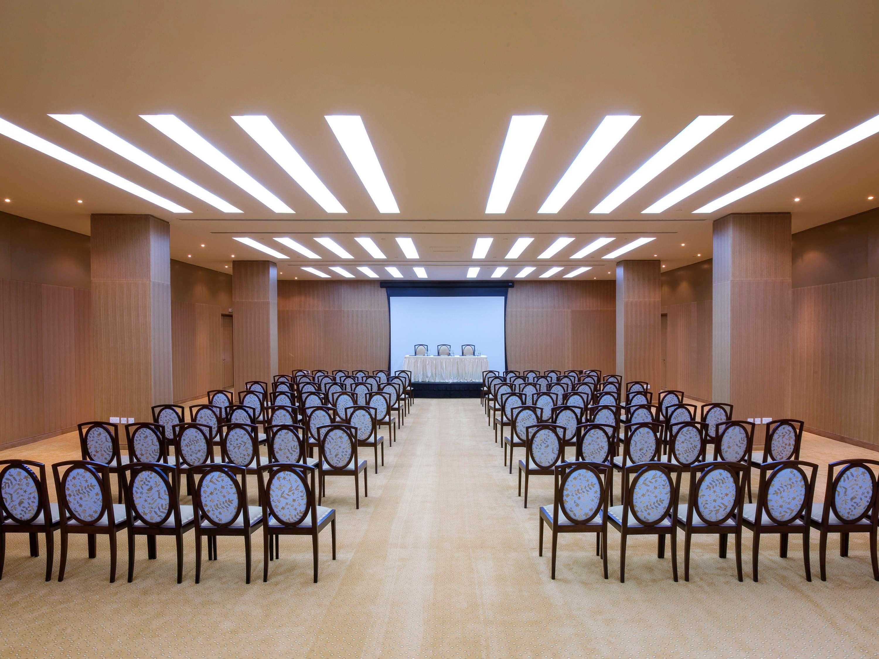 La Cigale Hotel Managed By Accor Doha Buitenkant foto Meeting room